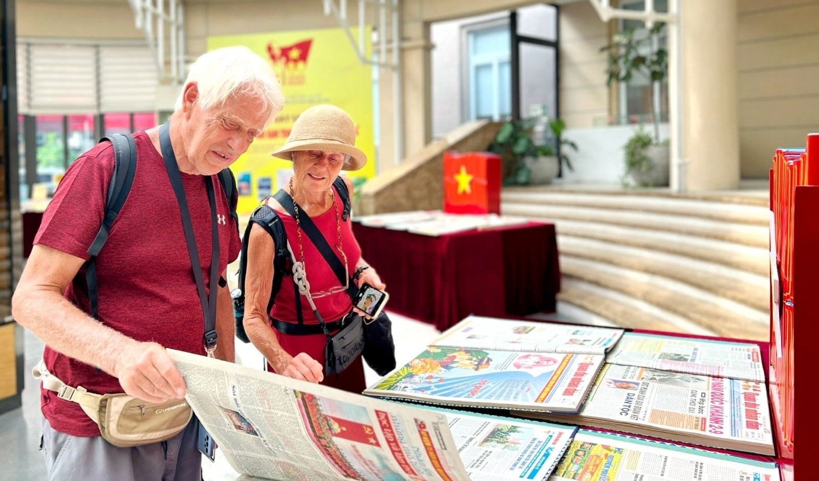 Hơn 400 tư liệu sách, báo tái hiện chặng đường 80 năm hào hùng của dân tộc