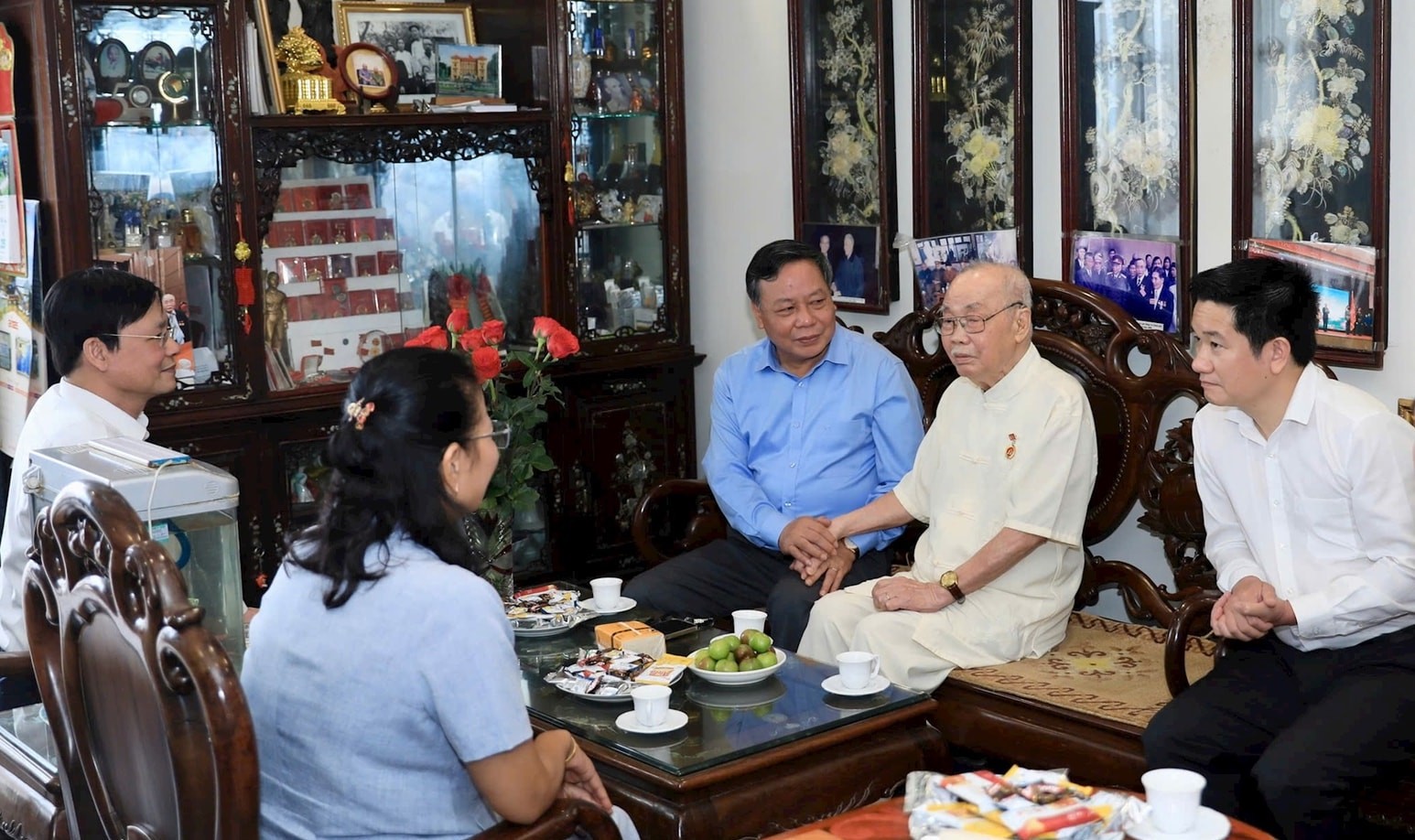 Lãnh đạo Thành ủy Hà Nội thăm, chúc mừng Công an Thành phố và cán bộ lão thành cách mạng Lãnh đạo Thành ủy Hà Nội thăm, chúc mừng Công an Thành phố và cán bộ lão thành cách mạng