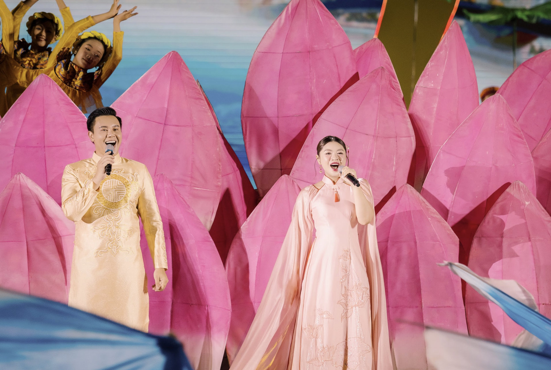 Sao mai Nguyễn Thu Hằng đài các hát giữa non thiêng Yên Tử