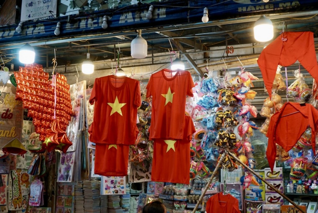 Hàng Mã rực rỡ Cờ đỏ sao vàng mừng ngày Quốc khánh 2/9 Hàng Mã rực rỡ Cờ đỏ sao vàng mừng ngày Quốc khánh 2/9