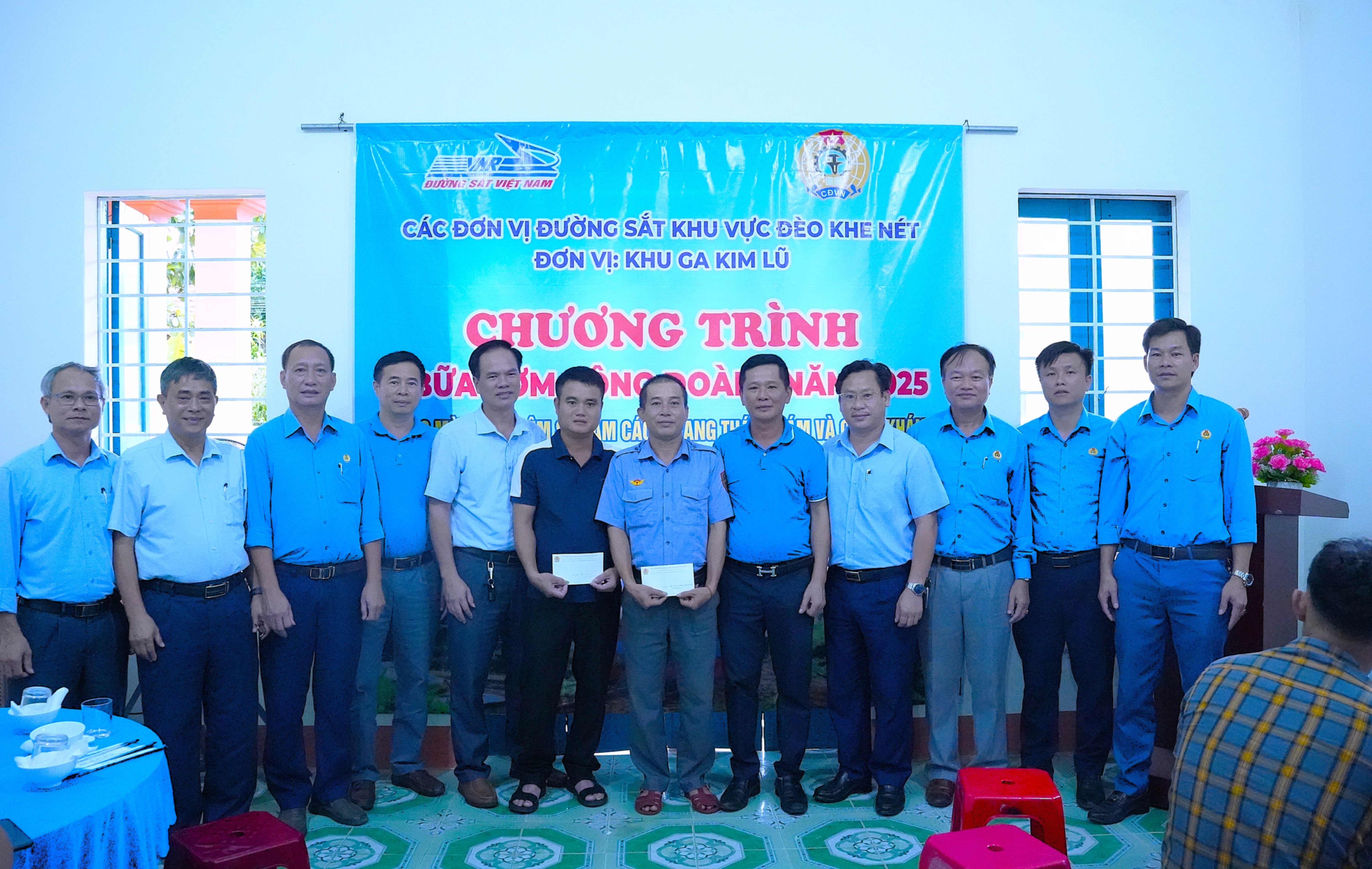 Gần gũi, thân tình “Bữa cơm Công đoàn” đường sắt khu vực đèo Khe Nét Gần gũi, thân tình “Bữa cơm Công đoàn” đường sắt khu vực đèo Khe Nét