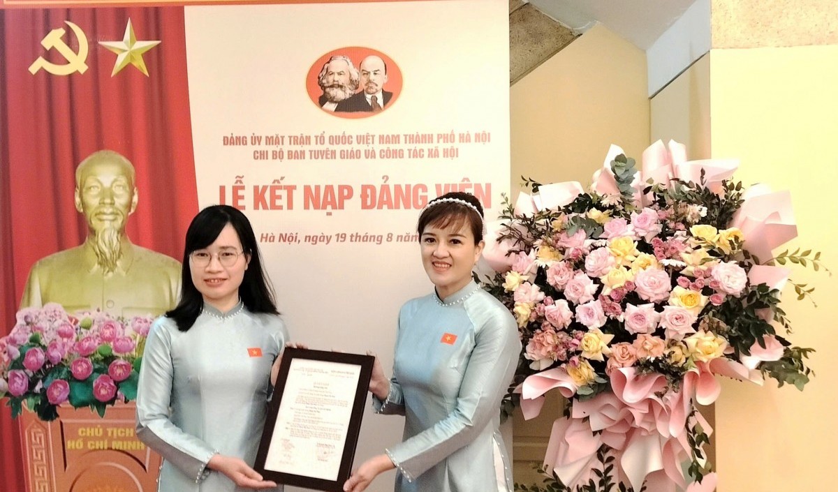 Trang trọng Lễ kết nạp Đảng tại “địa chỉ đỏ” 48 Hàng Ngang - nơi Bác Hồ viết Tuyên ngôn Độc lập