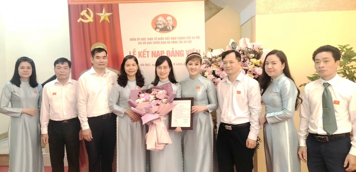 Trang trọng Lễ kết nạp Đảng tại “địa chỉ đỏ” 48 Hàng Ngang - nơi Bác Hồ viết Tuyên ngôn Độc lập