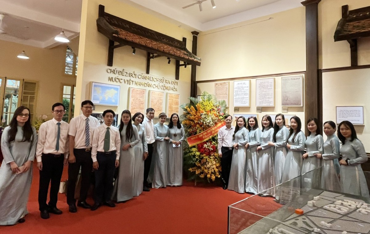 Trang trọng Lễ kết nạp Đảng tại “địa chỉ đỏ” 48 Hàng Ngang - nơi Bác Hồ viết Tuyên ngôn Độc lập