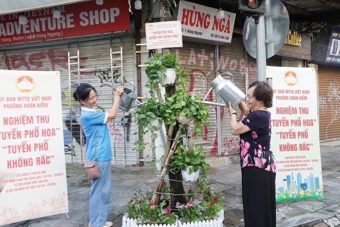 Hà Nội rực rỡ cờ hoa, phố xanh - sạch - đẹp chào mừng Quốc khánh 2/9 Hà Nội rực rỡ cờ hoa, phố xanh - sạch - đẹp chào mừng Quốc khánh 2/9