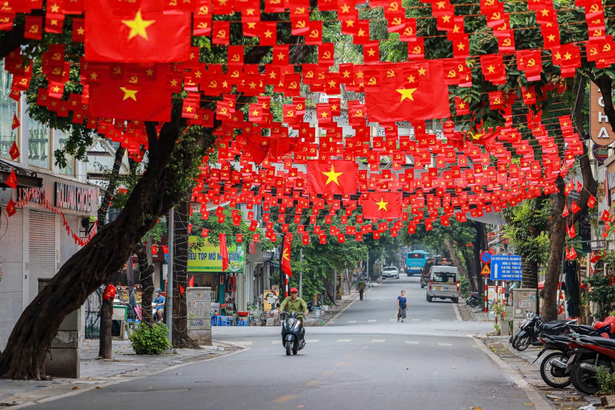 Hà Nội rực rỡ cờ hoa, phố xanh - sạch - đẹp chào mừng Quốc khánh 2/9 Hà Nội rực rỡ cờ hoa, phố xanh - sạch - đẹp chào mừng Quốc khánh 2/9