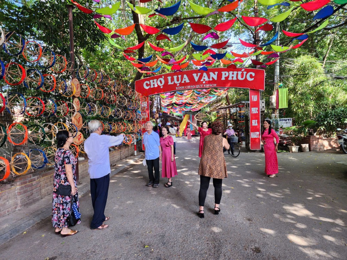 Kỳ 1: Tỏa sáng bản sắc văn hóa từ các làng nghề truyền thống