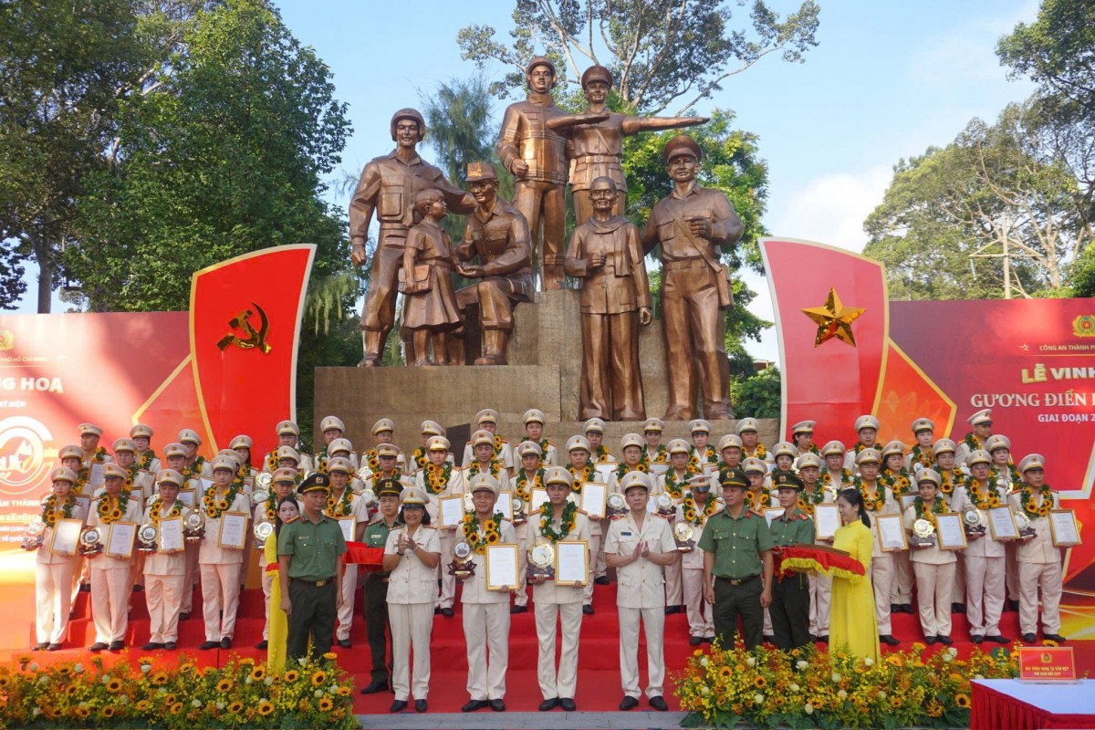 Công an TP.HCM tuyên dương 80 gương điển hình tiên tiến trong lực lượng