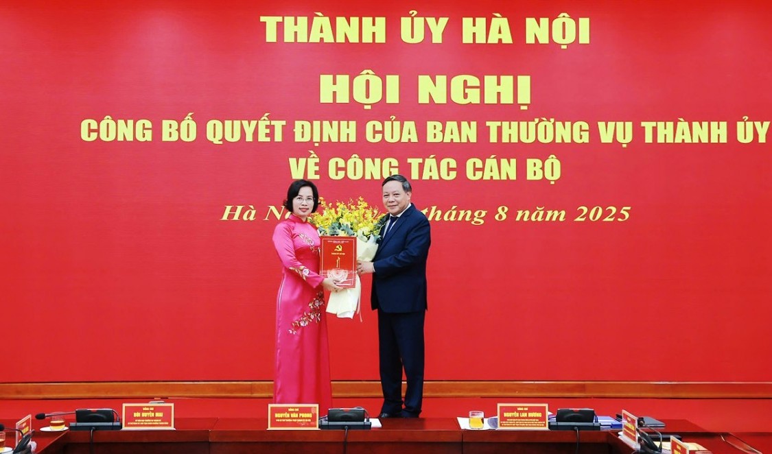 Đồng chí Bùi Huyền Mai nhận nhiệm vụ tại Ủy ban MTTQ Việt Nam thành phố Hà Nội