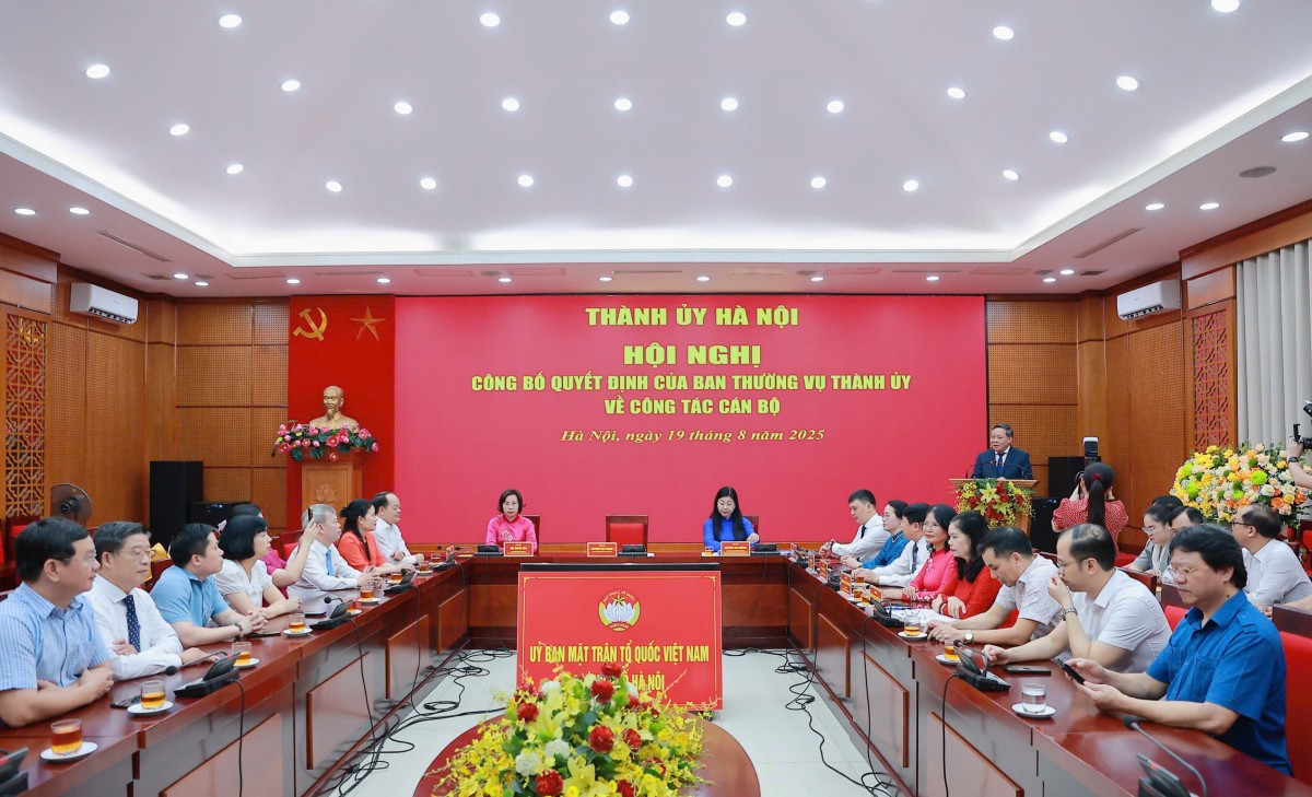 Đồng chí Bùi Huyền Mai nhận nhiệm vụ tại Ủy ban MTTQ Việt Nam thành phố Hà Nội