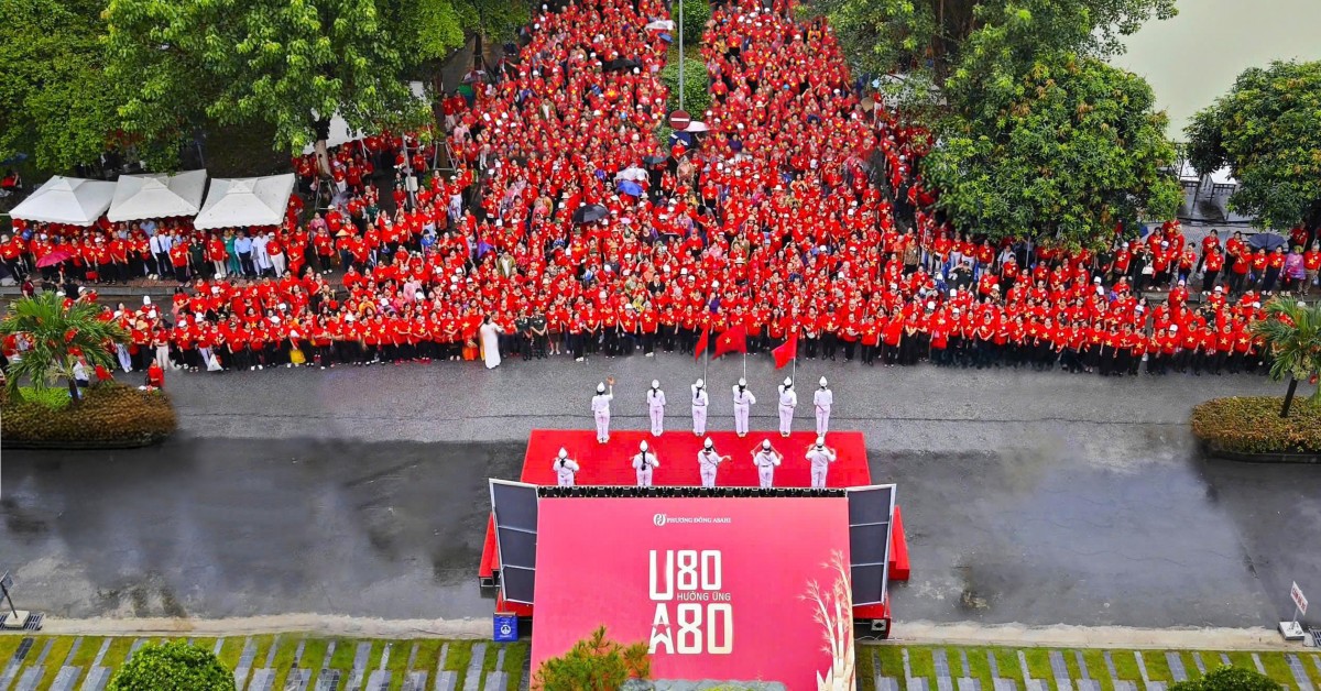 1.360 người cao tuổi U80 hát Quốc ca hưởng ứng A80