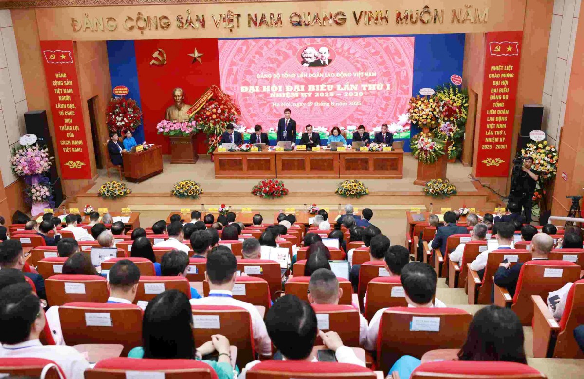 Đảng bộ Tổng LĐLĐ Việt Nam đổi mới tư duy, góp phần xây dựng giai cấp công nhân hiện đại, lớn mạnh