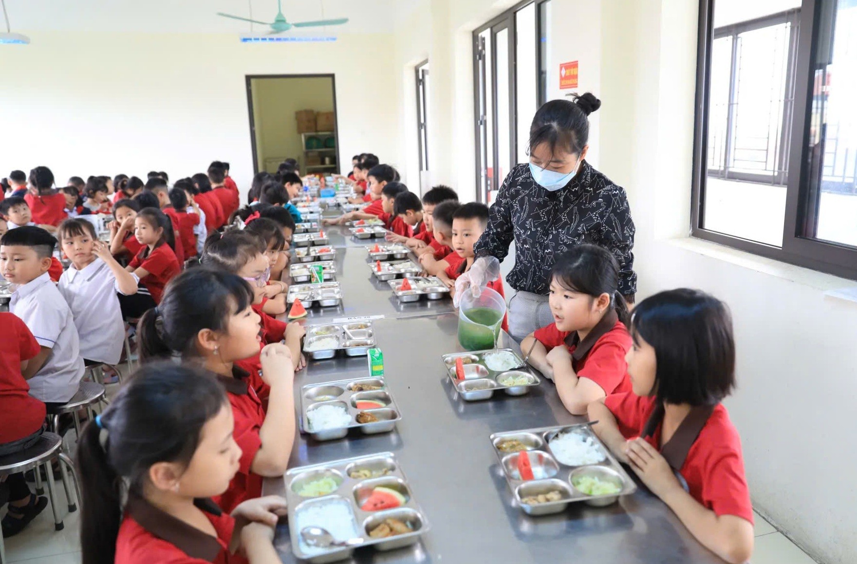 Chuẩn bị chu đáo cho năm học đầu tiên hỗ trợ bữa ăn bán trú