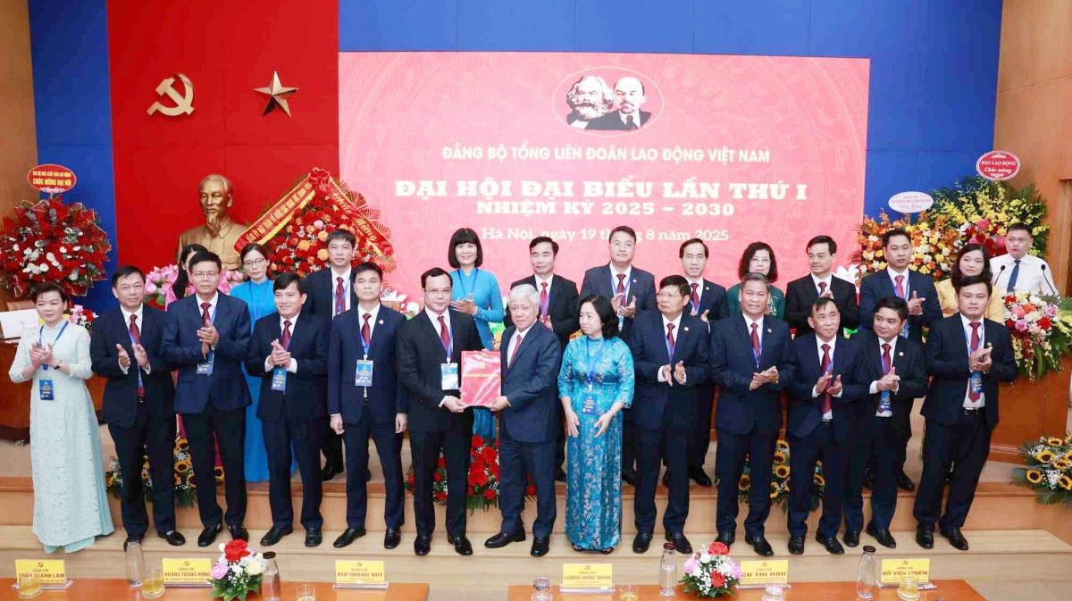 Mỗi cán bộ, đảng viên Tổng Liên đoàn phải thông suốt về tư tưởng, đồng thuận cao về ý chí, hành động