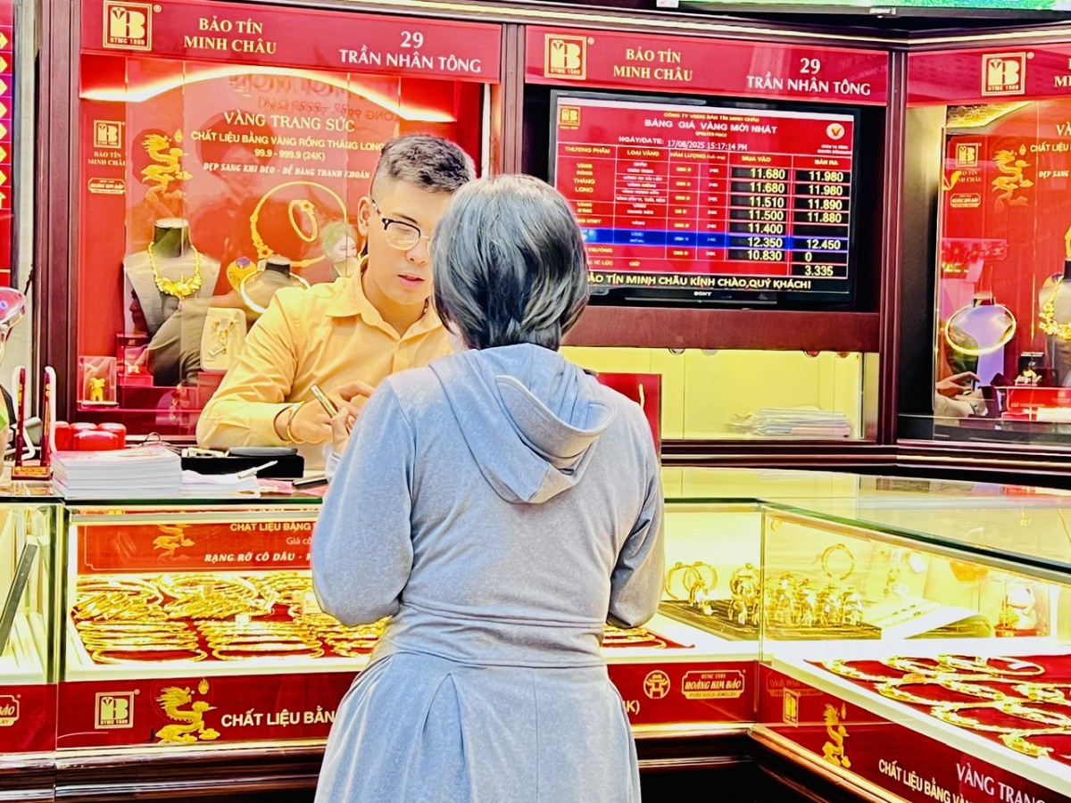 Giá vàng hôm nay (20/8): Vàng trong nước đồng loạt đứng yên