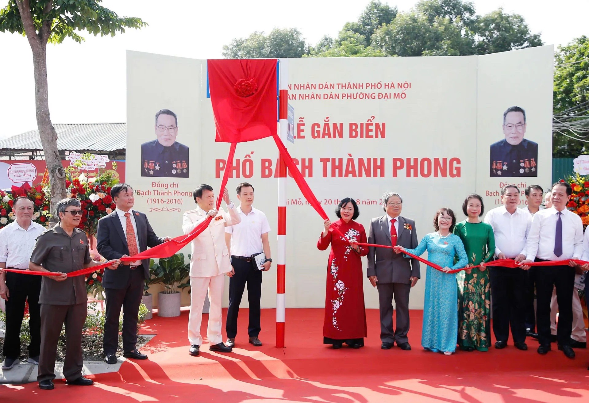 Hà Nội: Gắn biển 2 tuyến phố mới Lê Giản và Bạch Thành Phong Hà Nội: Gắn biển 2 tuyến phố mới Lê Giản và Bạch Thành Phong