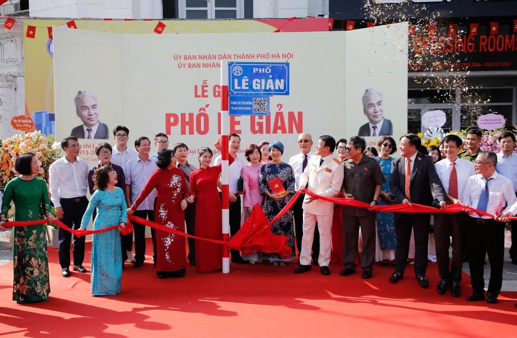 Hà Nội: Gắn biển 2 tuyến phố mới Lê Giản và Bạch Thành Phong Hà Nội: Gắn biển 2 tuyến phố mới Lê Giản và Bạch Thành Phong