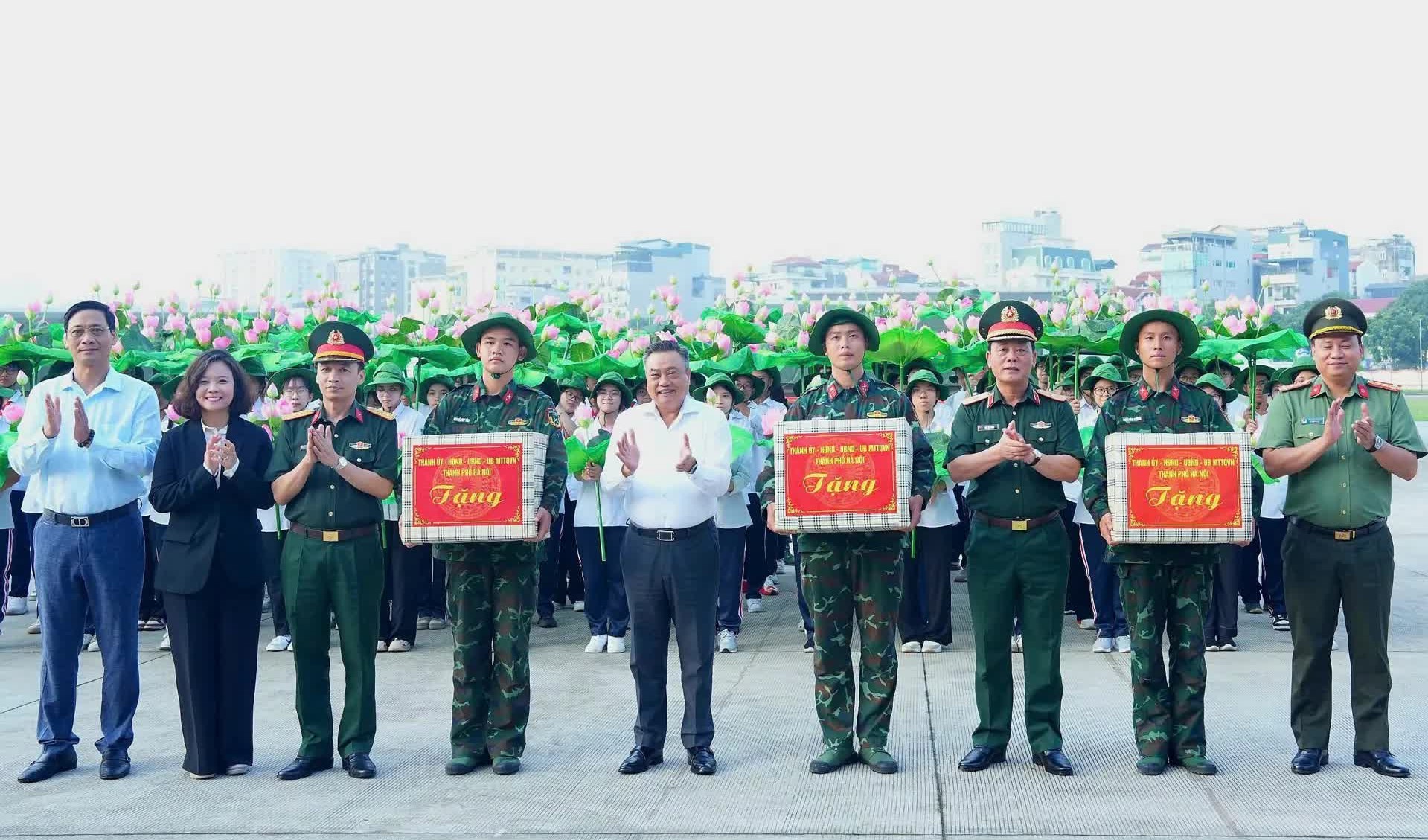 Chủ tịch UBND thành phố Hà Nội Trần Sỹ Thanh thăm, động viên khối tham gia diễu binh, diễu hành A80