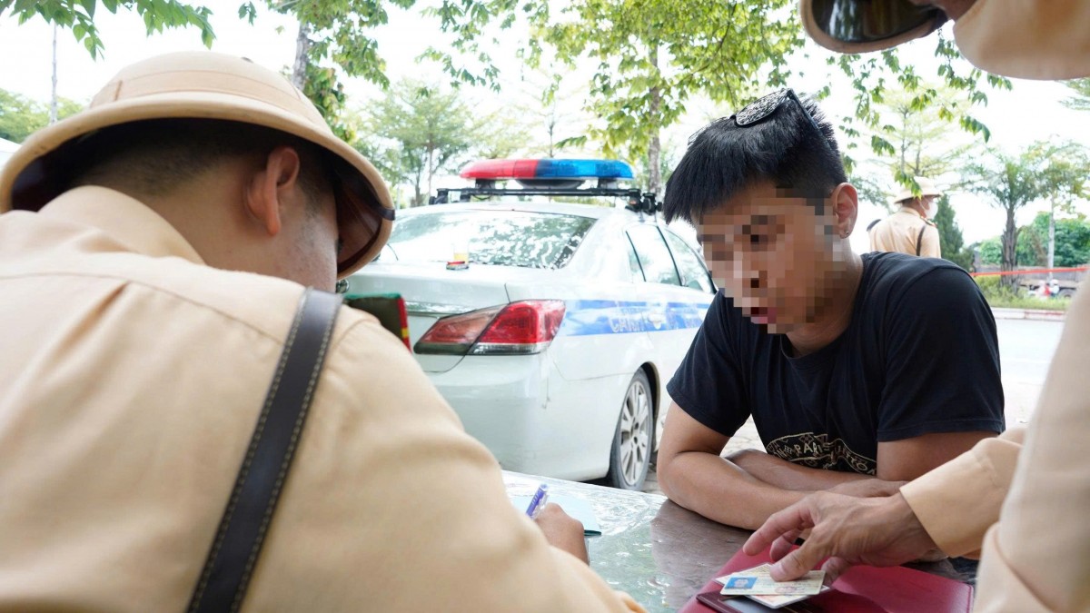 Tăng cường xử lý vi phạm, đảm bảo an toàn giao thông trước Quốc khánh 2/9 Tăng cường xử lý vi phạm, đảm bảo an toàn giao thông trước Quốc khánh 2/9