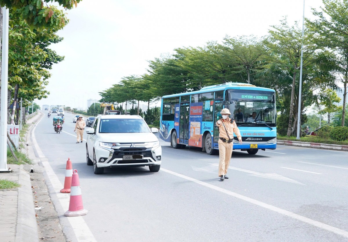 Tăng cường xử lý vi phạm, đảm bảo an toàn giao thông trước Quốc khánh 2/9 Tăng cường xử lý vi phạm, đảm bảo an toàn giao thông trước Quốc khánh 2/9