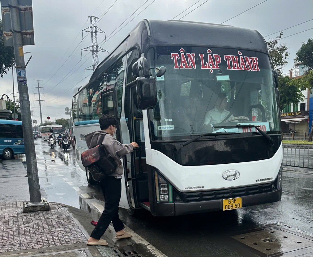 Xe “dù” vẫn hoạt động phức tạp tại TP.HCM