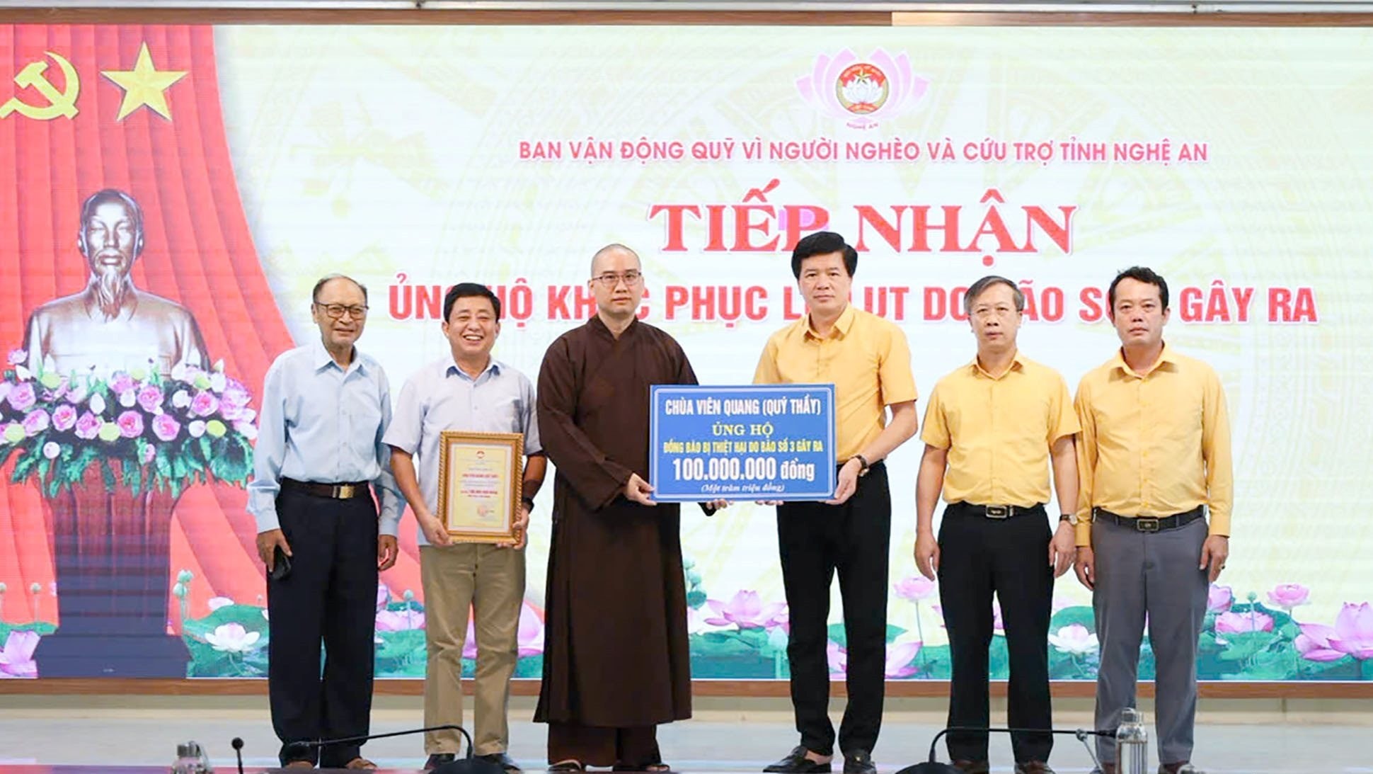 Nghệ An tiếp nhận hơn 160 tỷ đồng ủng hộ cứu trợ lũ lụt