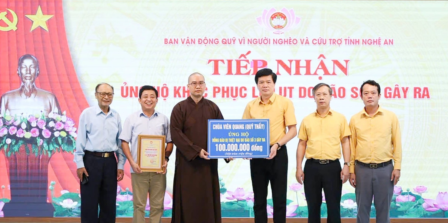 Nghệ An tiếp nhận hơn 160 tỷ đồng ủng hộ cứu trợ lũ lụt