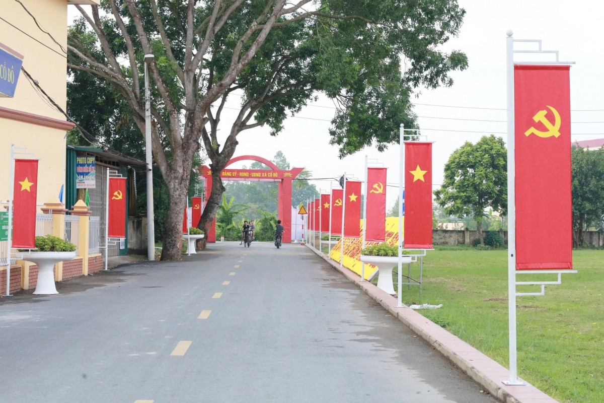 Ngoại thành Hà Nội nhuộm sắc đỏ mừng Đại lễ