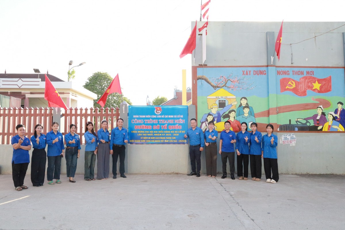 Ngoại thành Hà Nội nhuộm sắc đỏ mừng Đại lễ