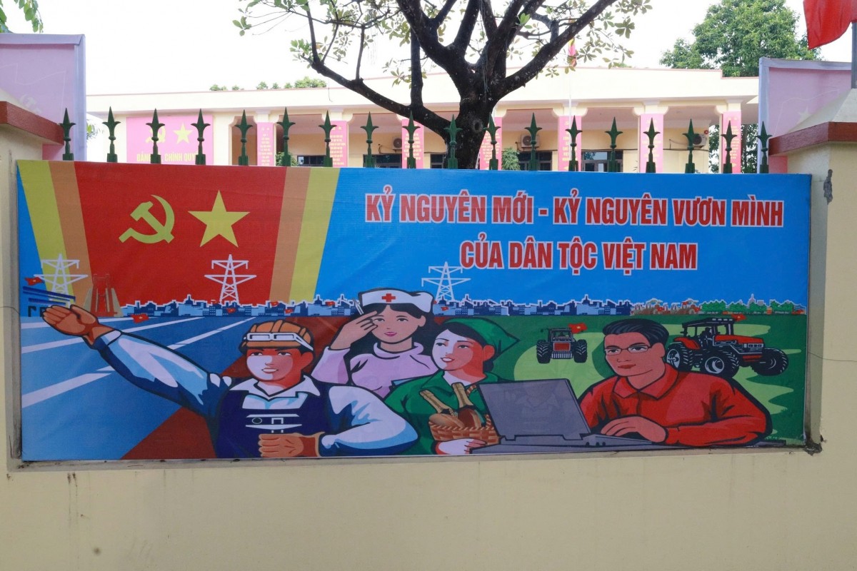 Ngoại thành Hà Nội nhuộm sắc đỏ mừng Đại lễ