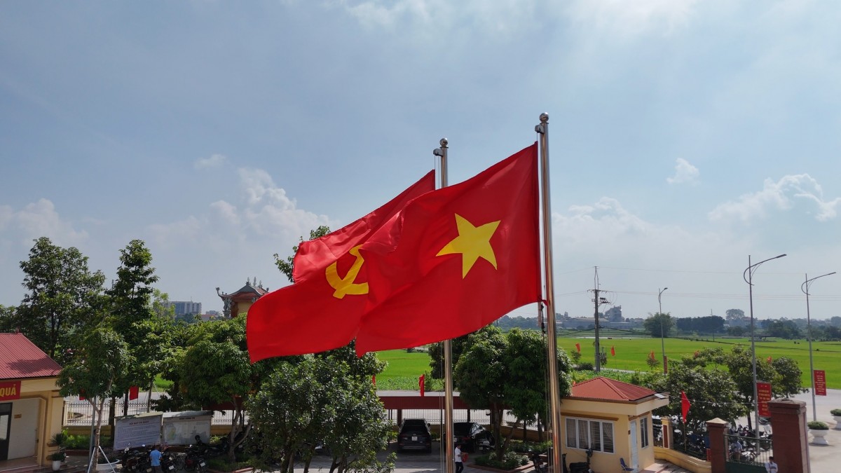 Ngoại thành Hà Nội nhuộm sắc đỏ mừng Đại lễ