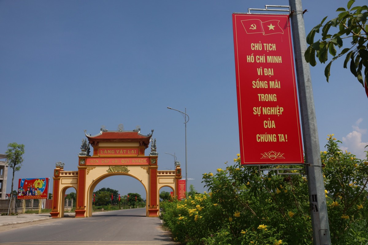 Ngoại thành Hà Nội nhuộm sắc đỏ mừng Đại lễ