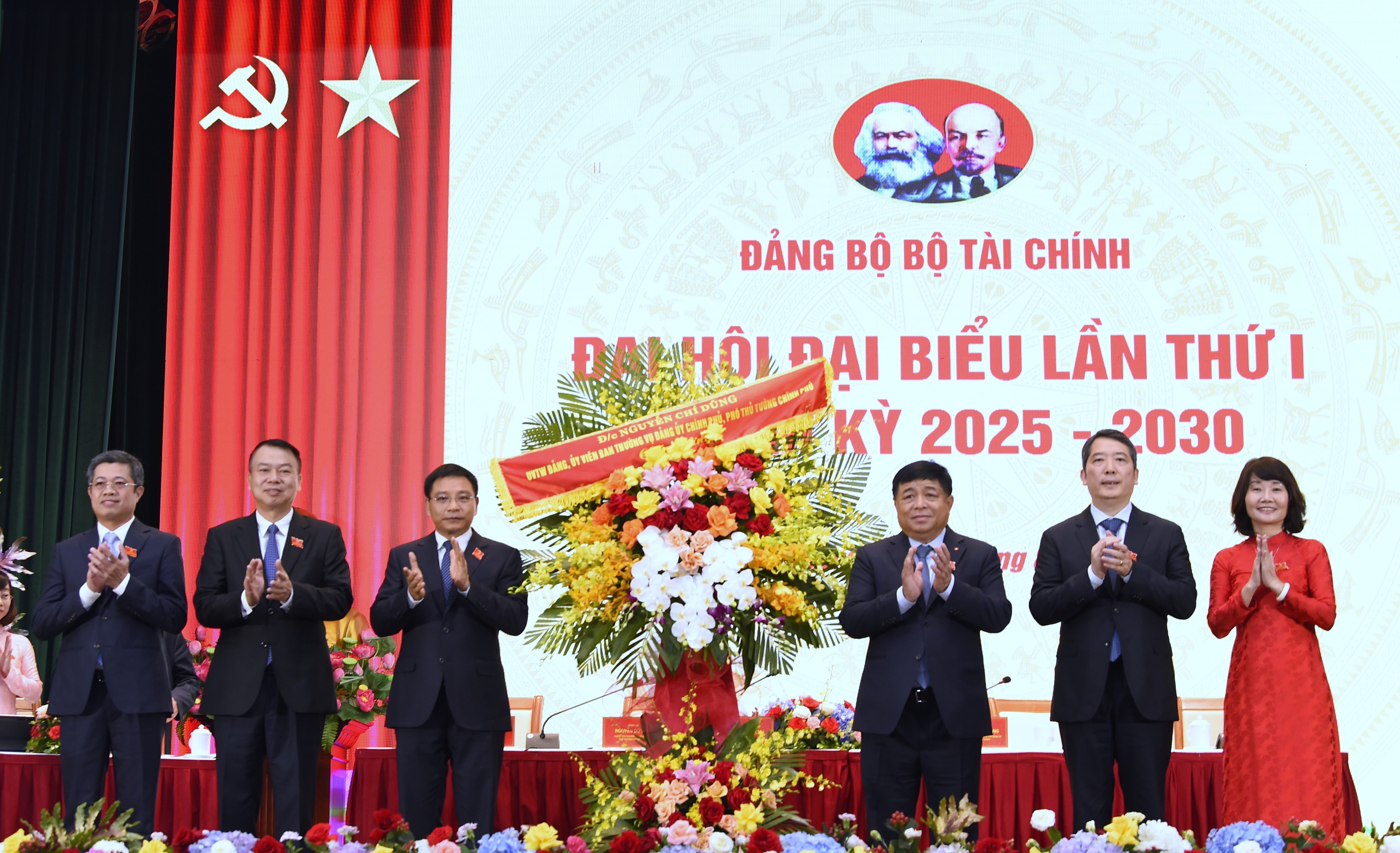 Tiếp tục thực hiện thắng lợi các mục tiêu của ngành Tài chính