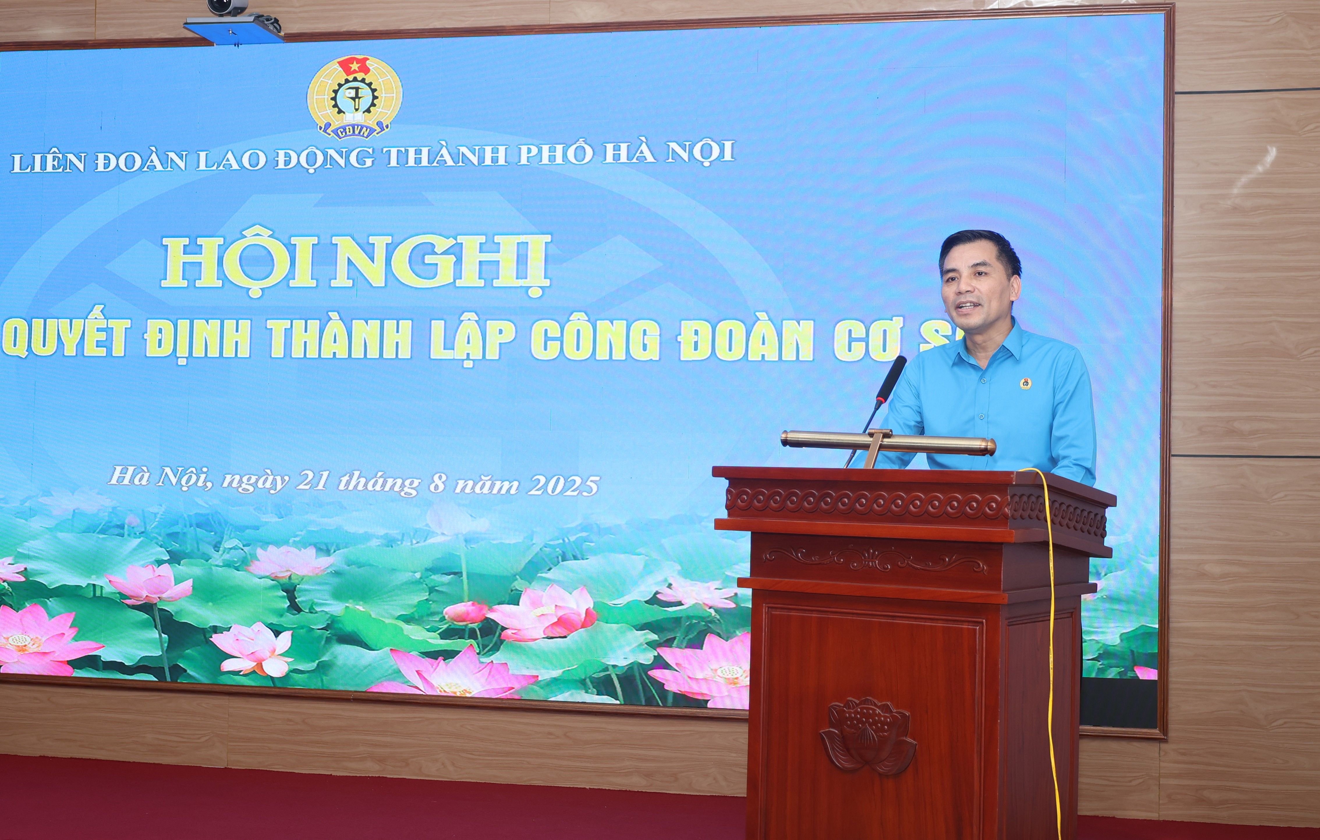 LĐLĐ thành phố Hà Nội trao Quyết định thành lập 31 Công đoàn cơ sở