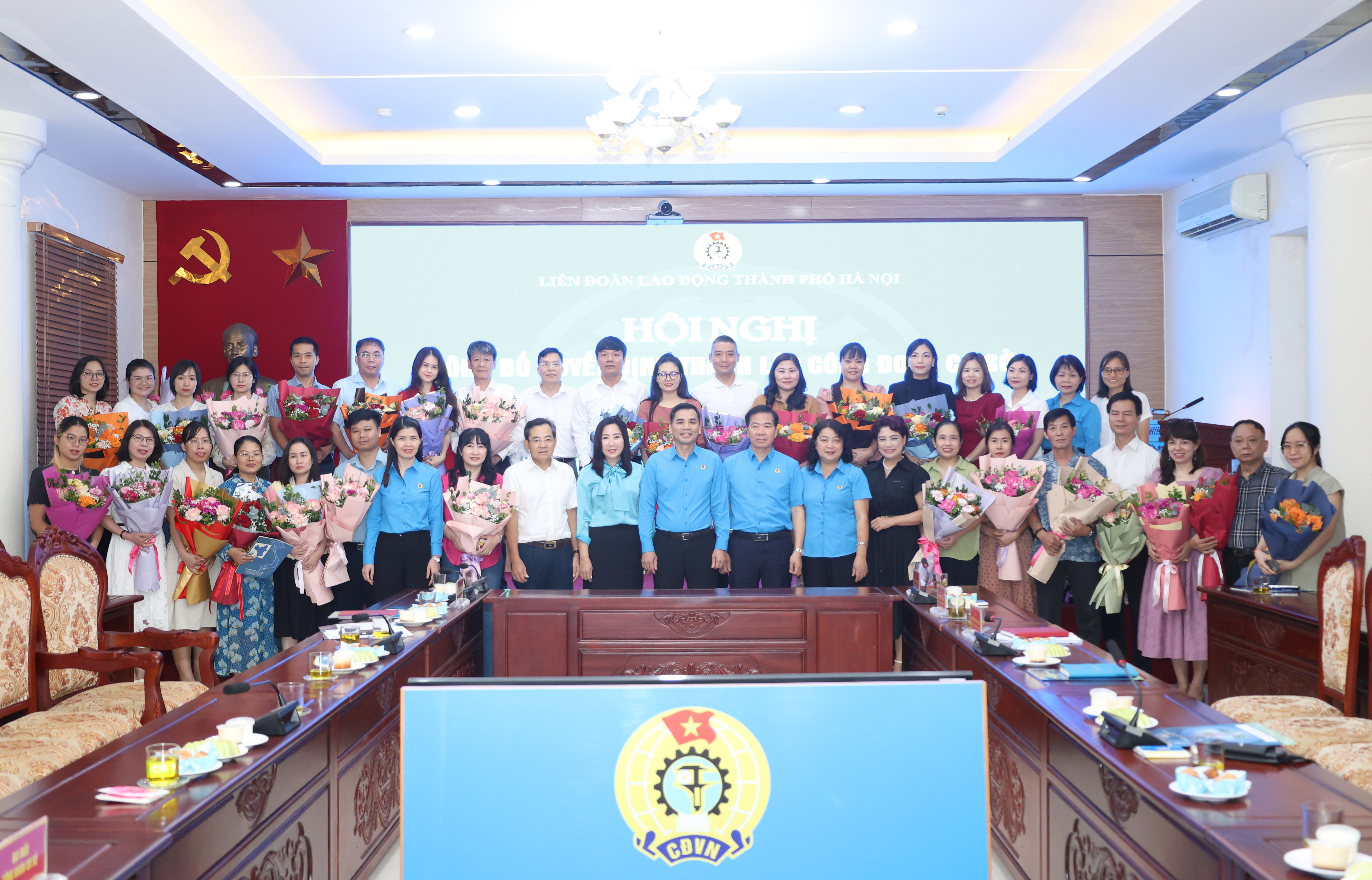 LĐLĐ thành phố Hà Nội trao Quyết định thành lập 31 Công đoàn cơ sở