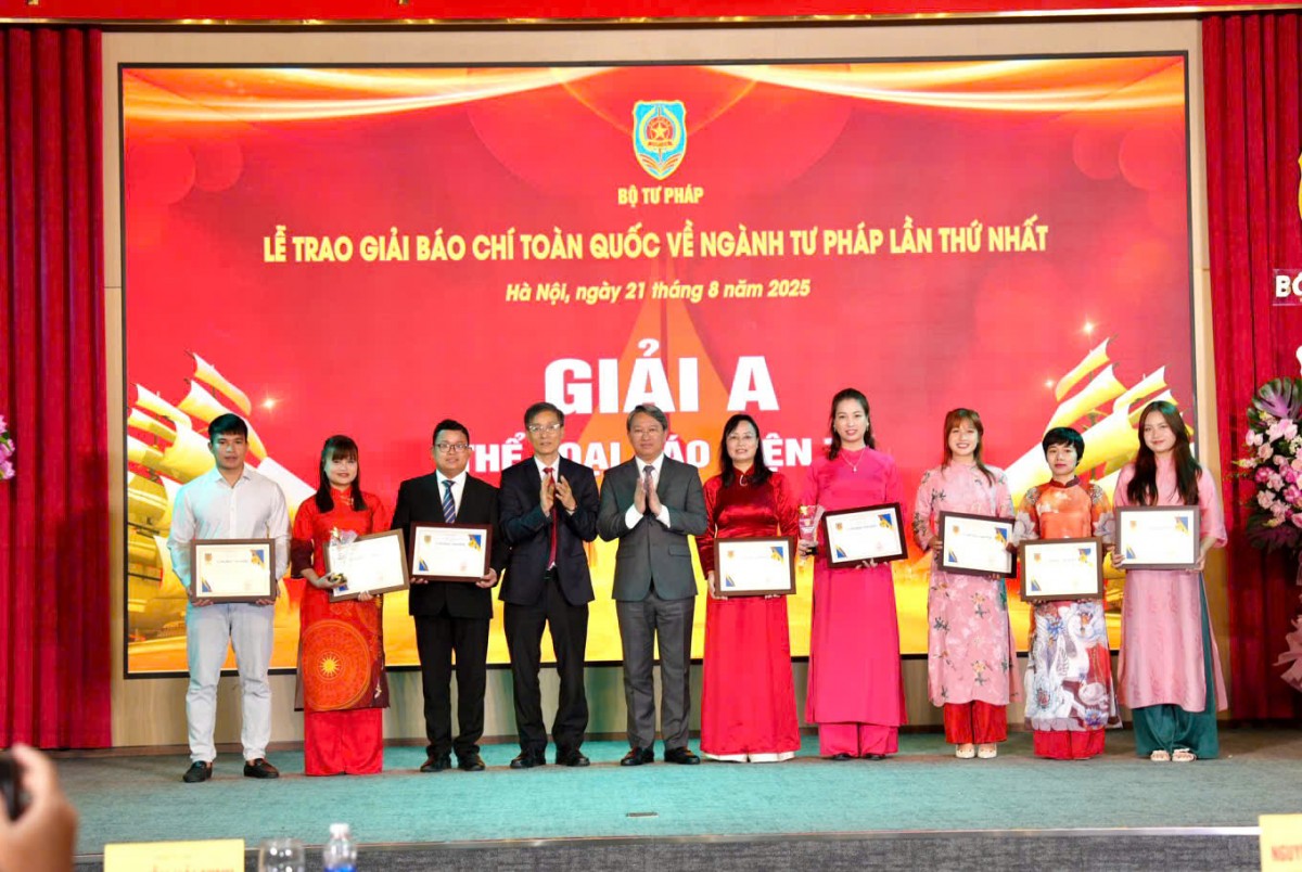 Trao Giải Báo chí toàn quốc về ngành Tư pháp và cuộc thi trực tuyến “Tìm hiểu về Bộ, ngành Tư pháp”