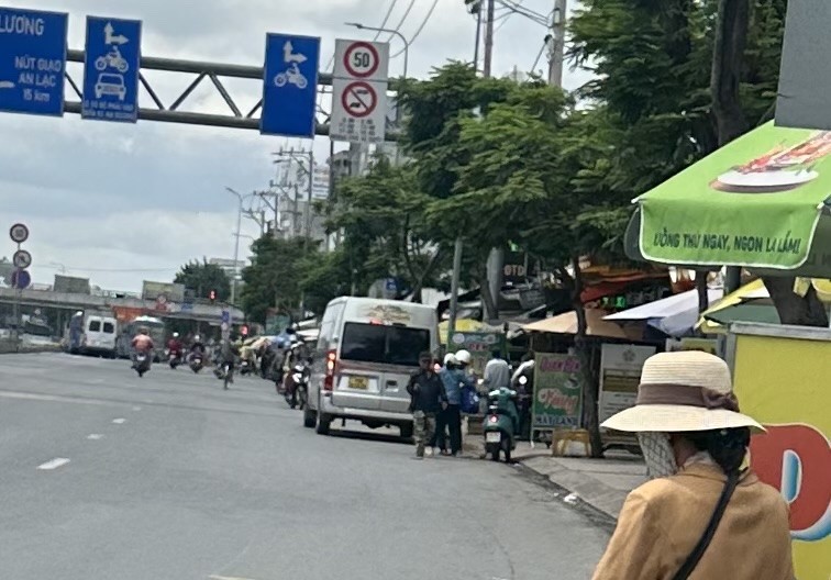 Xe “dù” vẫn hoạt động phức tạp tại TP.HCM