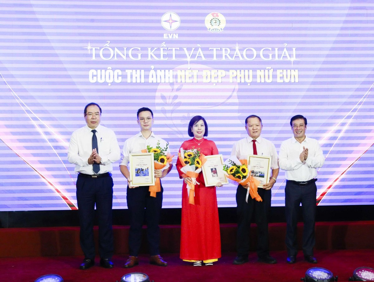 Trao giải Cuộc thi ảnh “Nét đẹp Phụ nữ EVN” và Cuộc thi “Phụ nữ EVN sáng tạo”