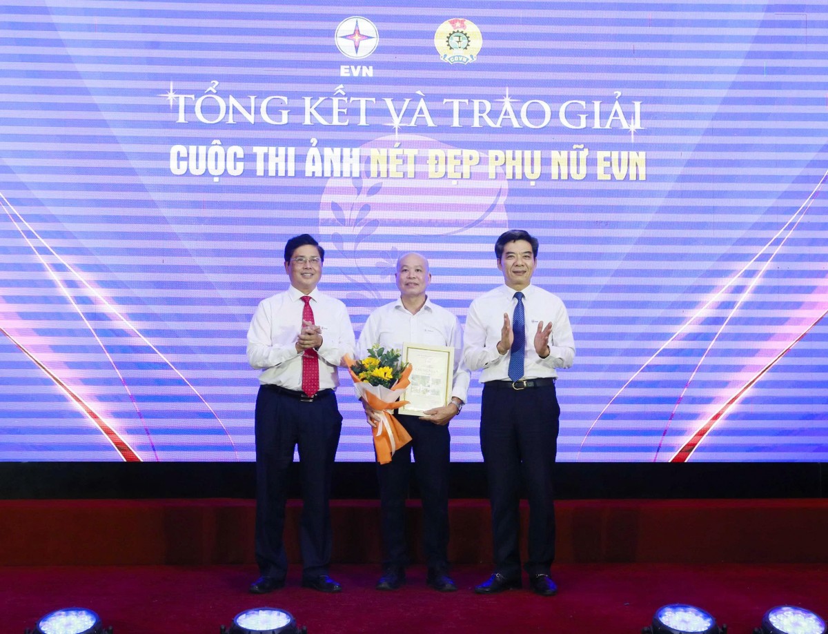 Trao giải Cuộc thi ảnh “Nét đẹp Phụ nữ EVN” và Cuộc thi “Phụ nữ EVN sáng tạo”