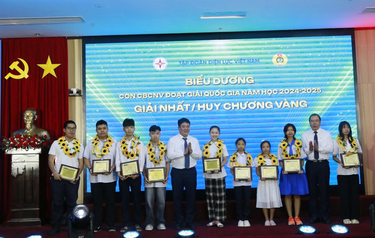 Tự hào những tấm gương tiêu biểu con cán bộ, công nhân viên ngành Điện