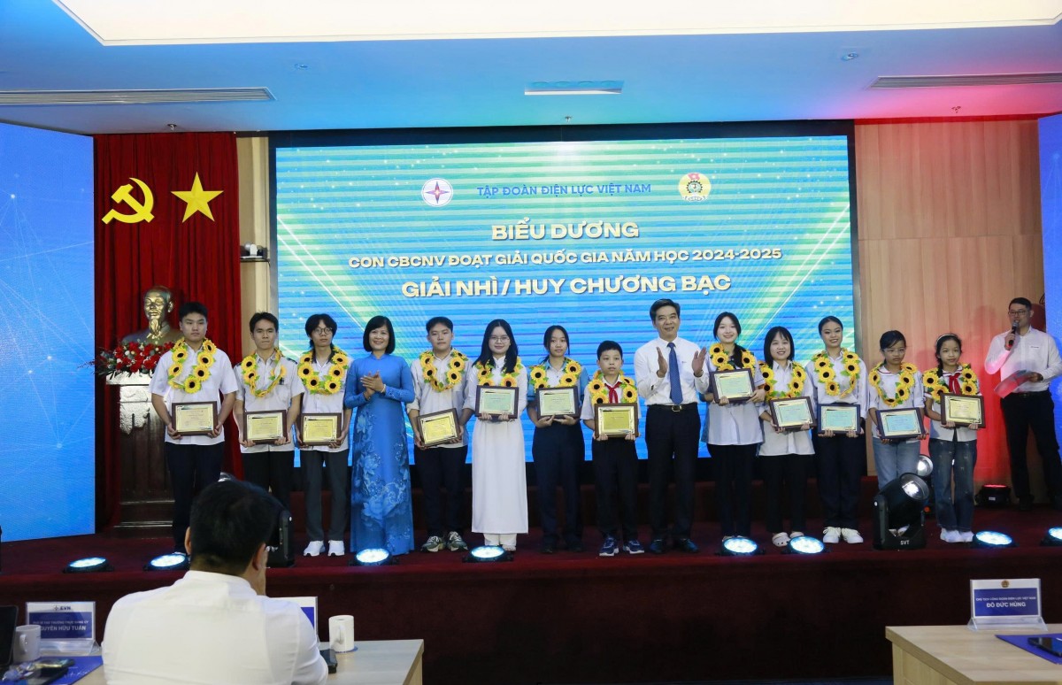 Tự hào những tấm gương tiêu biểu con cán bộ, công nhân viên ngành Điện