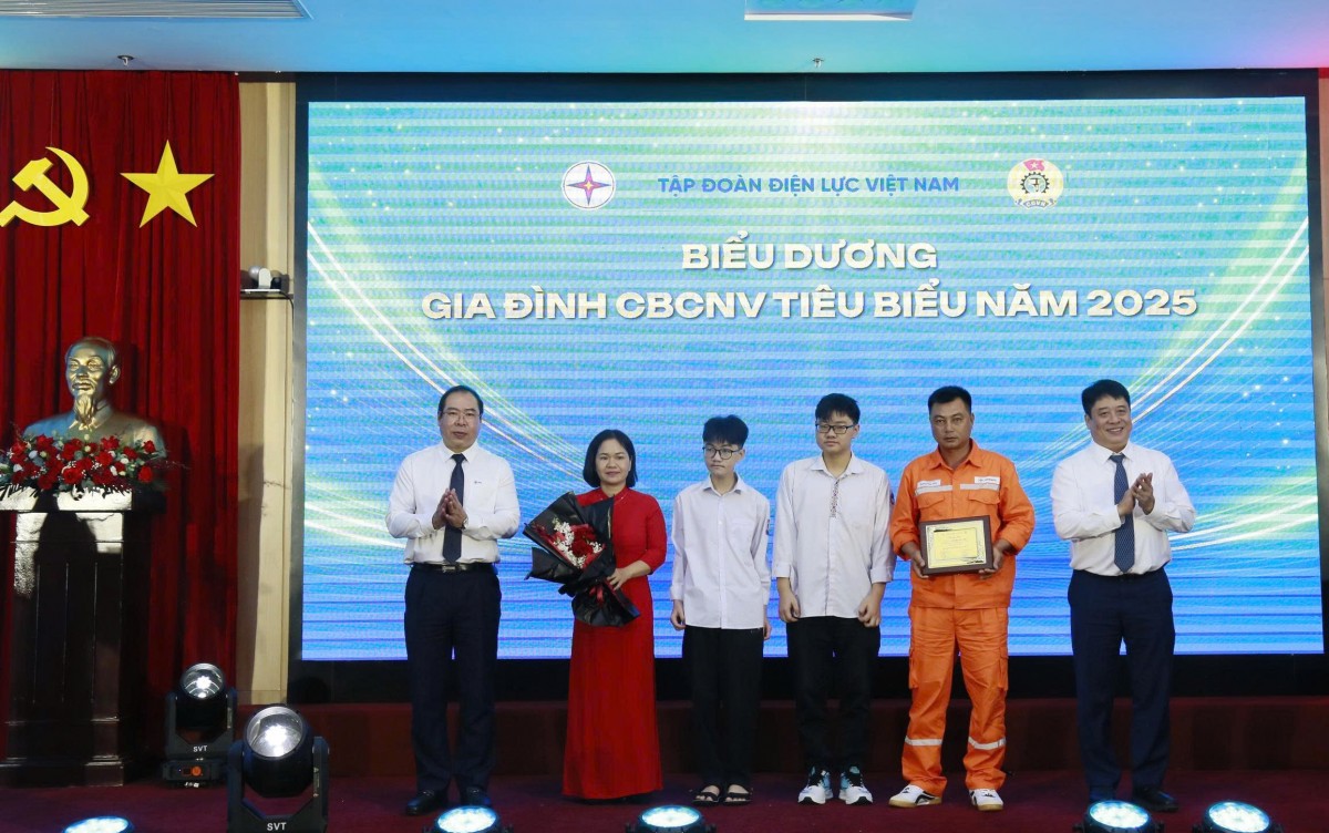 Tự hào những tấm gương tiêu biểu con cán bộ, công nhân viên ngành Điện