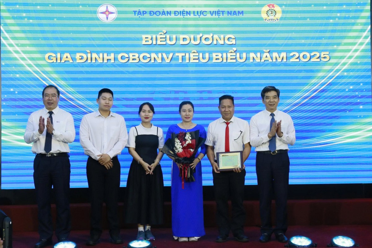 Tự hào những tấm gương tiêu biểu con cán bộ, công nhân viên ngành Điện