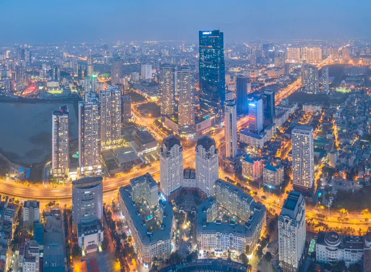 Hà Nội vươn mình từ mùa thu tháng Tám Hà Nội vươn mình từ mùa thu tháng Tám