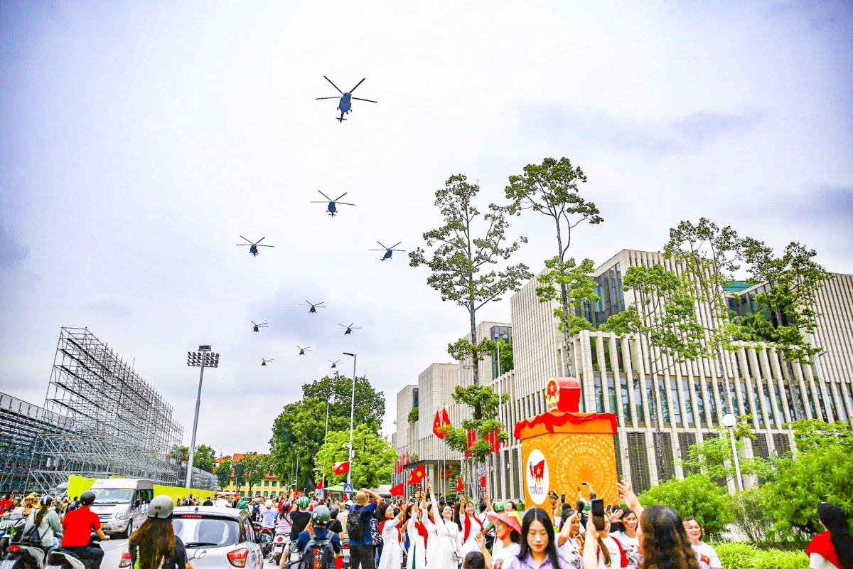 Hà Nội vươn mình từ mùa thu tháng Tám Hà Nội vươn mình từ mùa thu tháng Tám