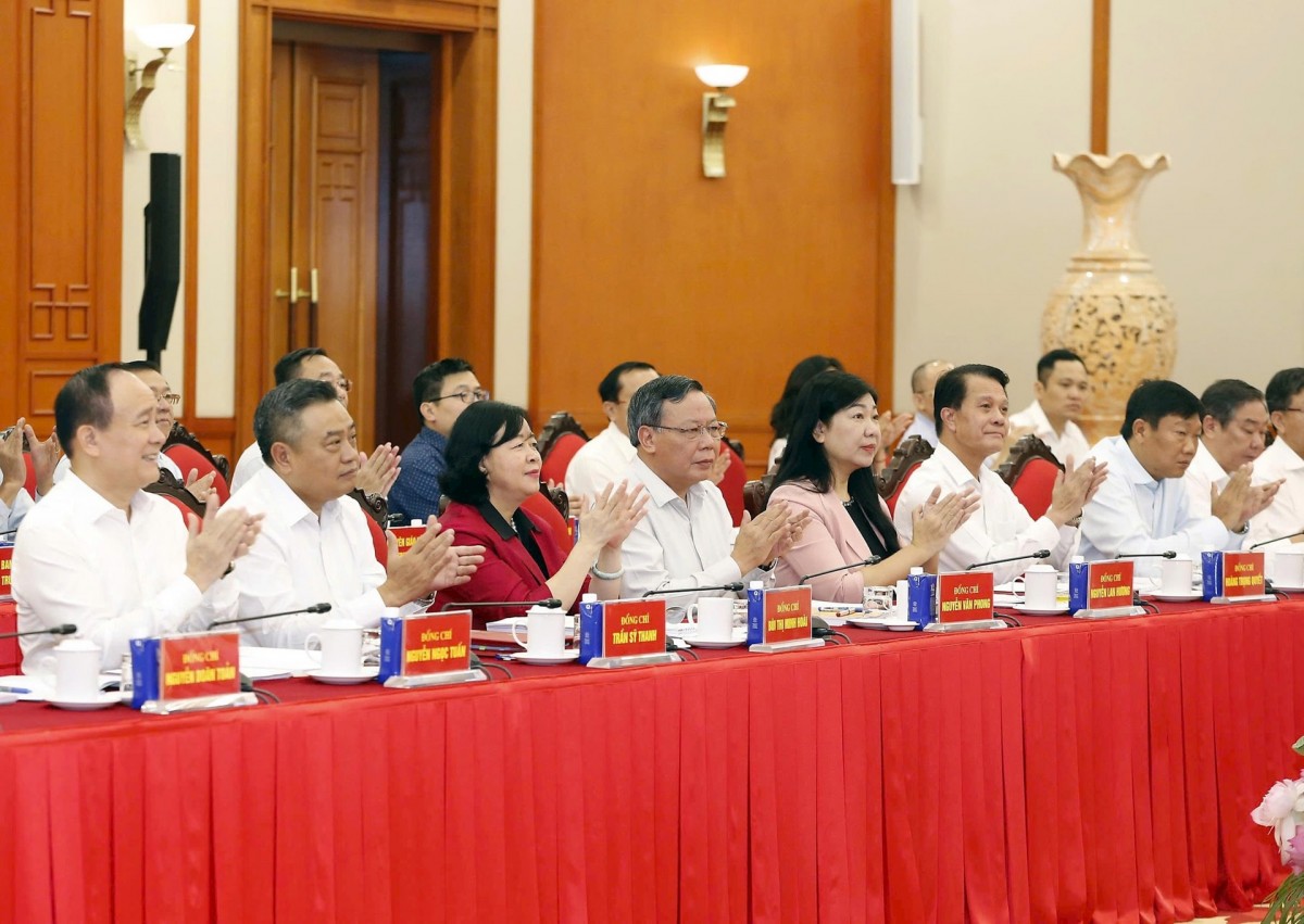 Hà Nội vươn mình từ mùa thu tháng Tám Hà Nội vươn mình từ mùa thu tháng Tám