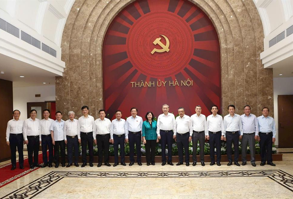 Hà Nội vươn mình từ mùa thu tháng Tám Hà Nội vươn mình từ mùa thu tháng Tám