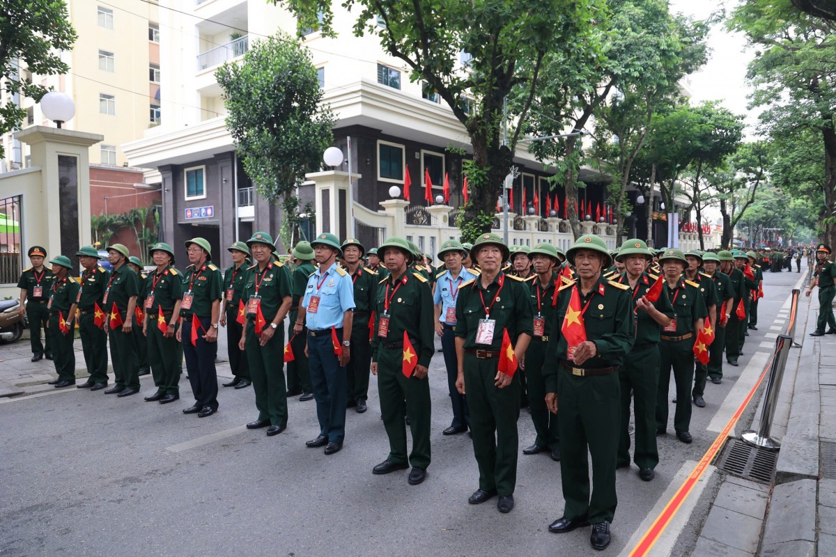 Các khối xe tăng, pháo tự hành, xe bánh xích đang di chuyển về điểm tập kết sẵn sàng Tổng hợp luyện Các khối xe tăng, pháo tự hành, xe bánh xích trùng trùng tiến về điểm tập kết sẵn sàng Tổng hợp luyện