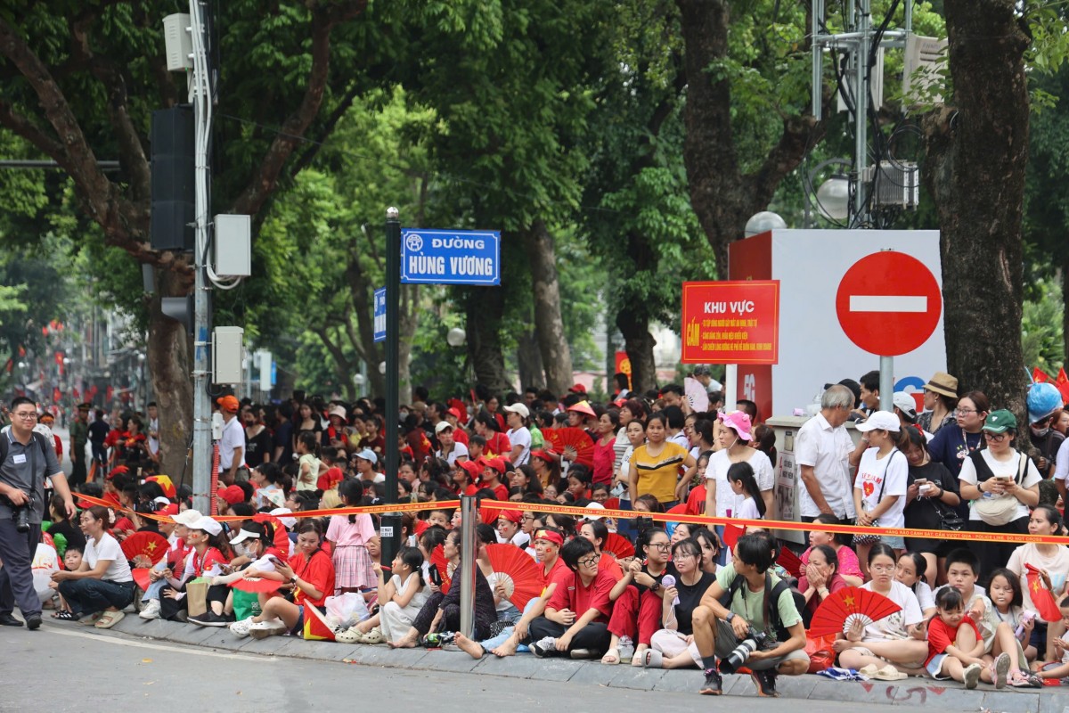 Các khối xe tăng, pháo tự hành, xe bánh xích đang di chuyển về điểm tập kết sẵn sàng Tổng hợp luyện Các khối xe tăng, pháo tự hành, xe bánh xích trùng trùng tiến về điểm tập kết sẵn sàng Tổng hợp luyện
