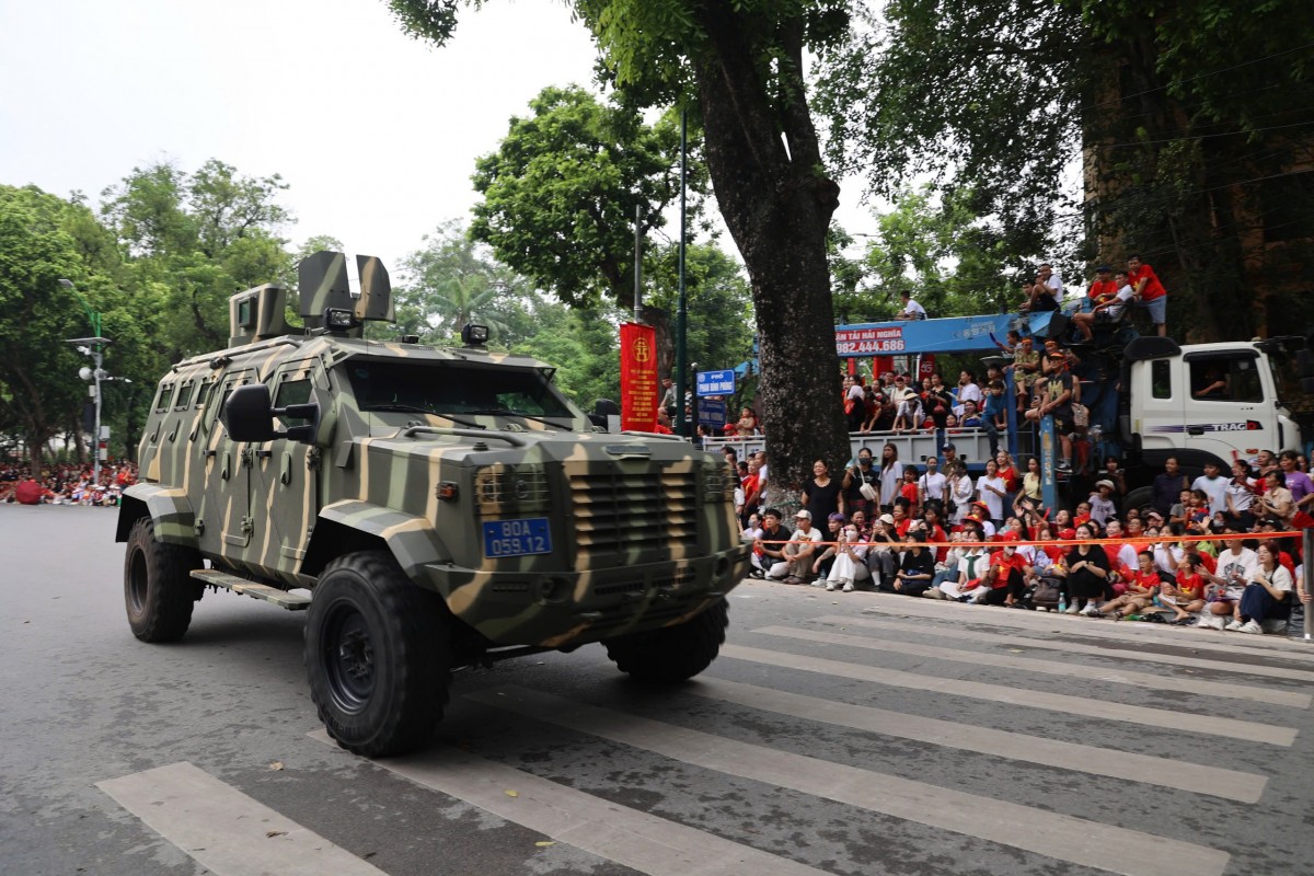 Các khối xe tăng, pháo tự hành, xe bánh xích đang di chuyển về điểm tập kết sẵn sàng Tổng hợp luyện Các khối xe tăng, pháo tự hành, xe bánh xích trùng trùng tiến về điểm tập kết sẵn sàng Tổng hợp luyện